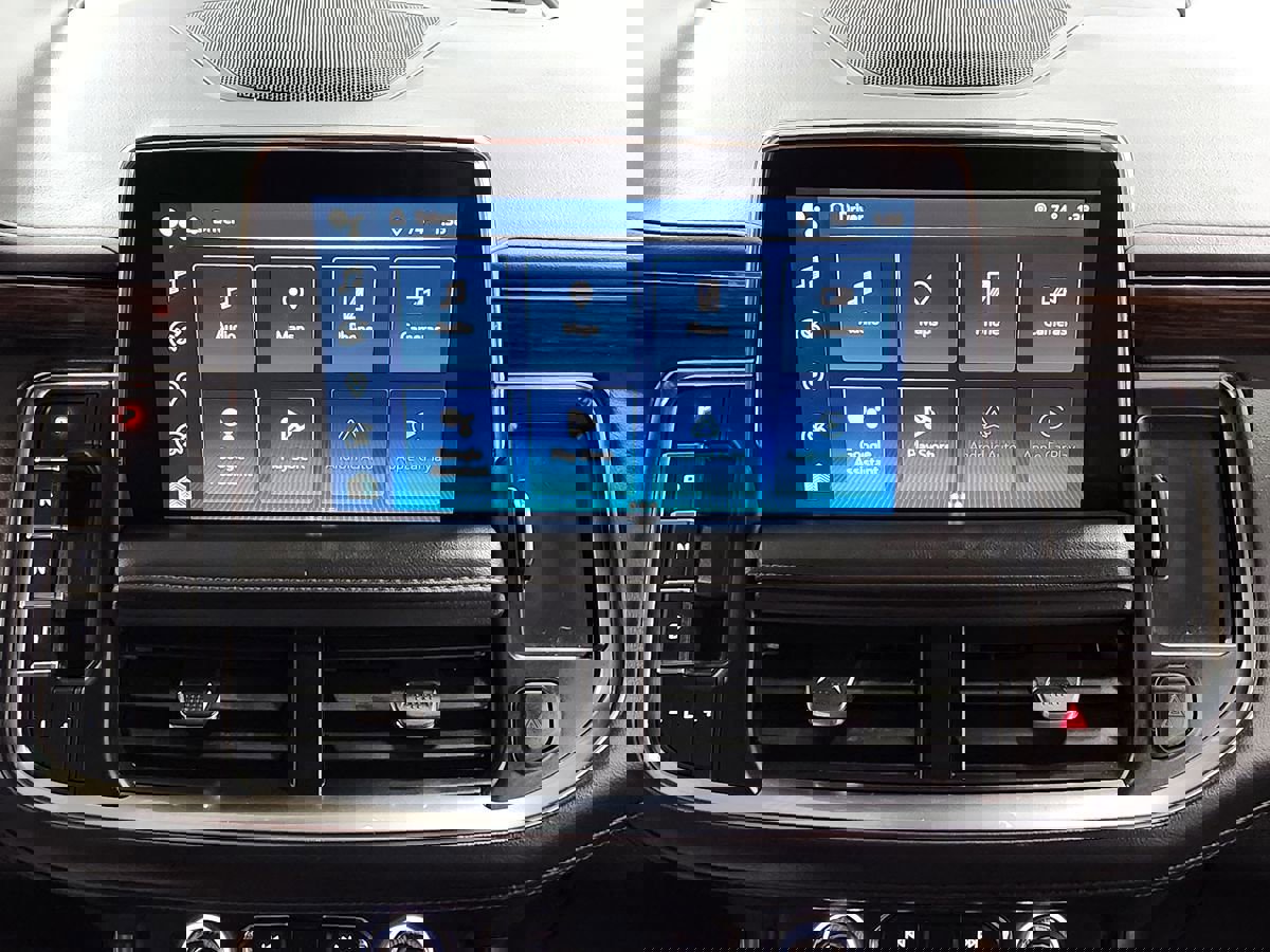 Used 2023 Chevrolet Suburban High Country image 38