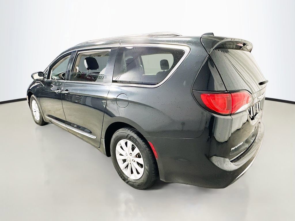 Used 2017 Chrysler Pacifica Touring-L image 6