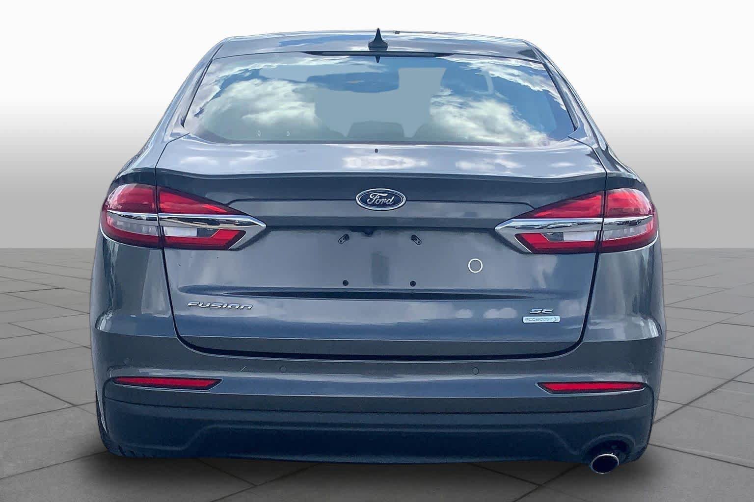 Certified 2019 Ford Fusion SE FWD image 4