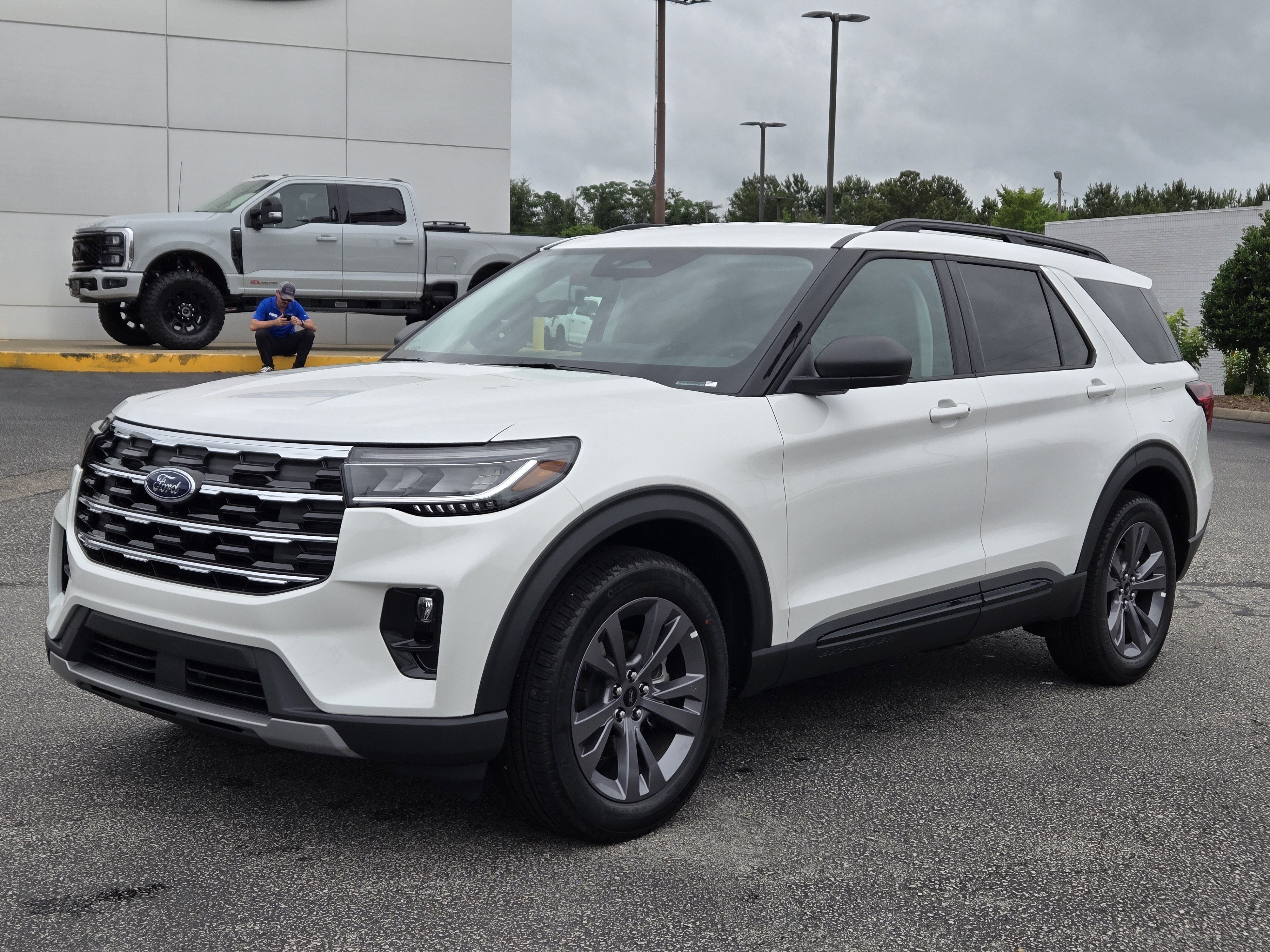 New 2026 Ford Explorer Active w/ Active Comfort Package AWD/4WD image 2