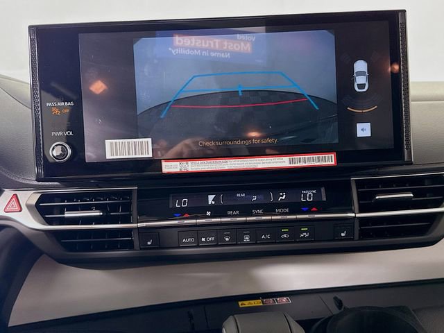 Used 2025 Toyota Sienna XLE w/ XLE Plus Package FWD image 19