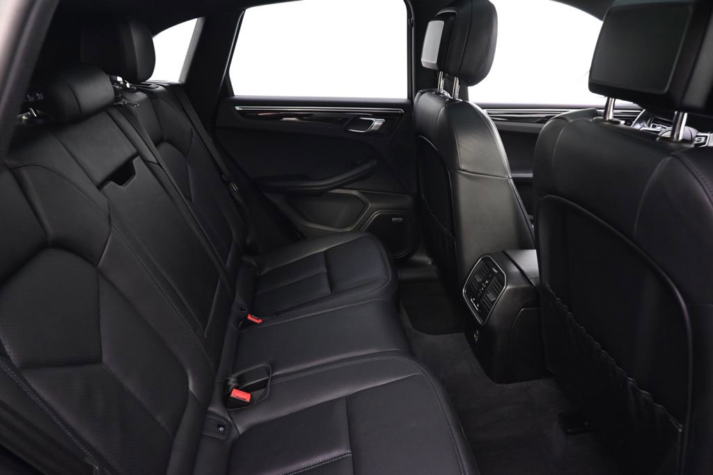 Used 2022 Porsche Macan AWD/4WD image 18