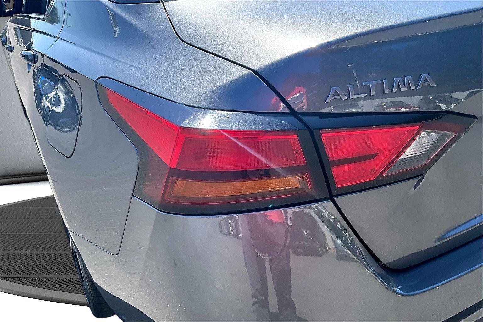 Used 2024 Nissan Altima 2.5 SR FWD image 22
