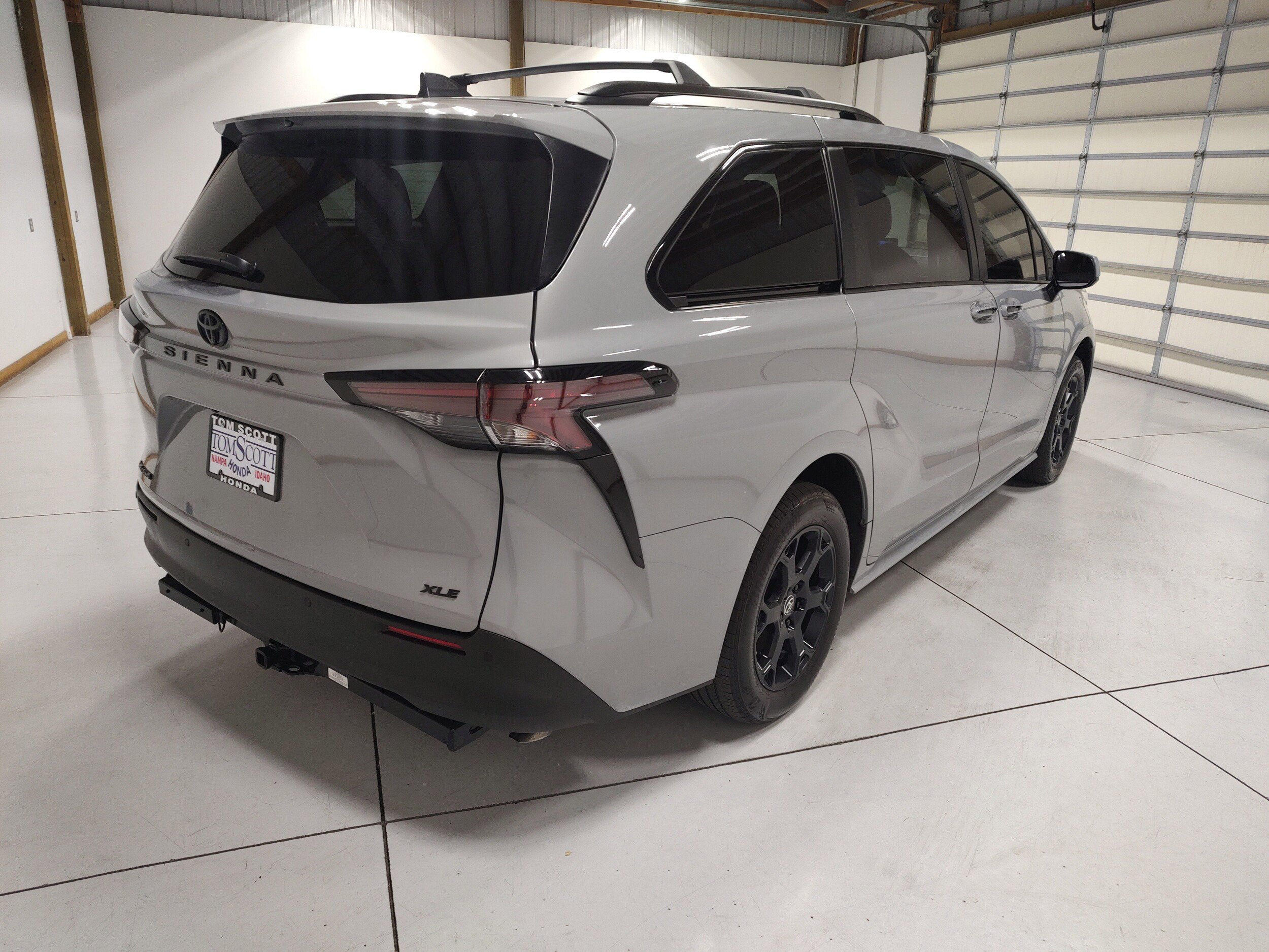 Used 2025 Toyota Sienna XLE Woodland Edition AWD/4WD image 14