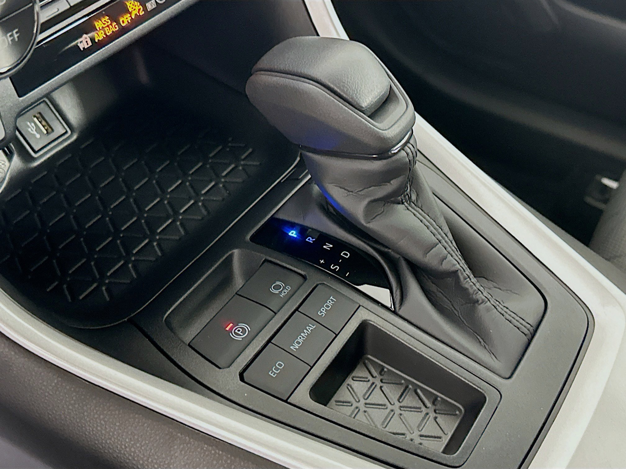 Used 2025 Toyota RAV4 XLE w/ Convenience Package image 25