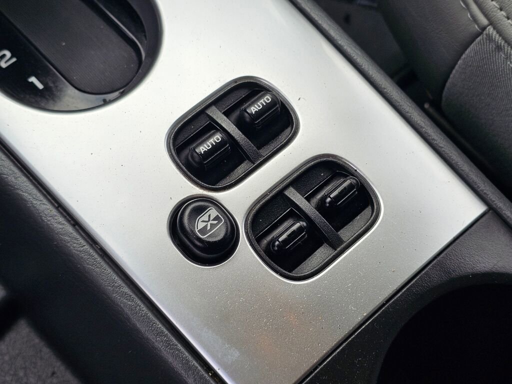 Used 2005 Jeep Liberty Limited image 9