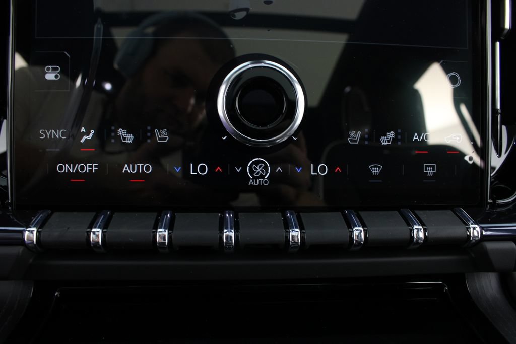 New 2026 GMC Yukon XL AT4 Ultimate AWD/4WD image 8
