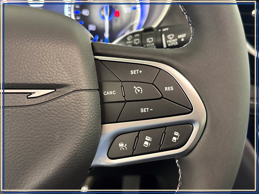 New 2027 Chrysler Pacifica Select AWD/4WD image 16