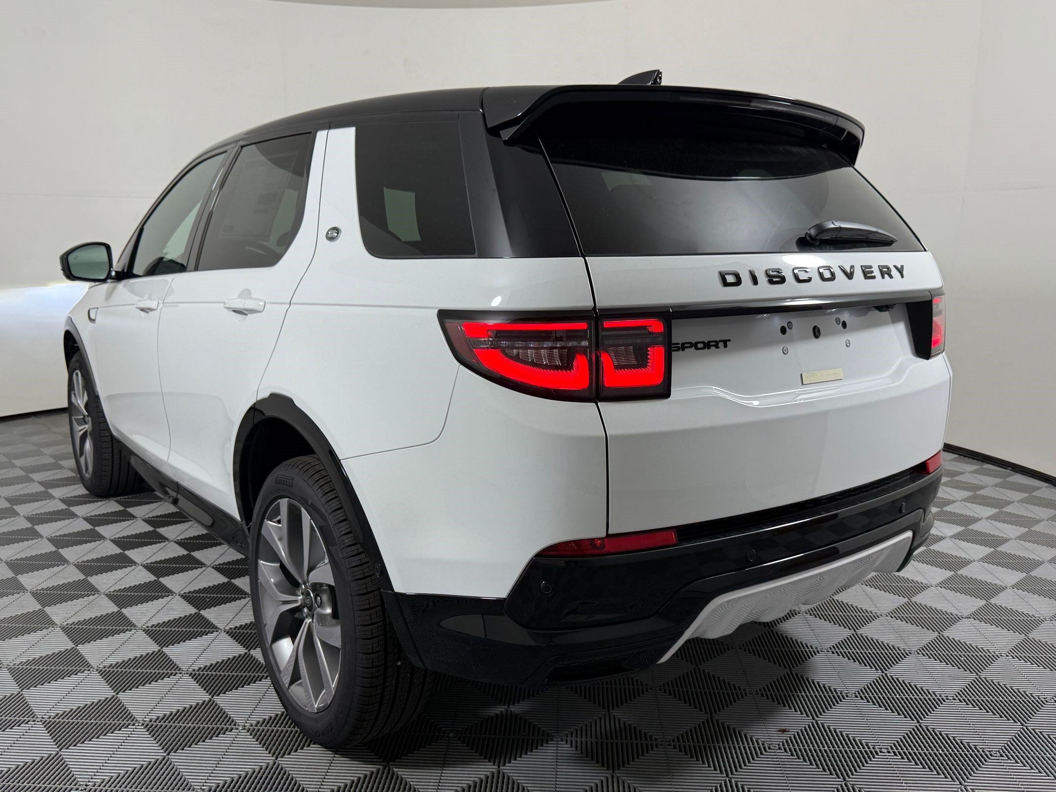 New 2026 Land Rover Discovery Sport Landmark AWD/4WD image 3