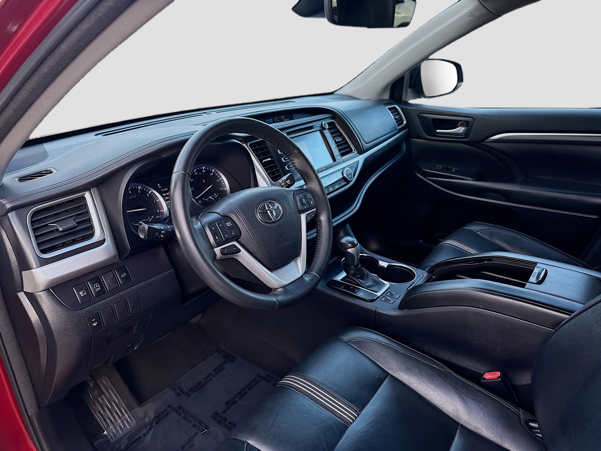 Used 2018 Toyota Highlander SE image 9