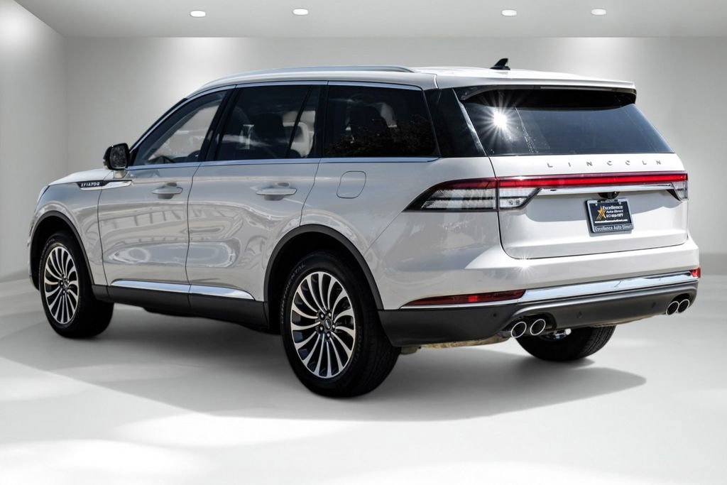 Used 2023 Lincoln Aviator AWD w/ Premium Package image 9