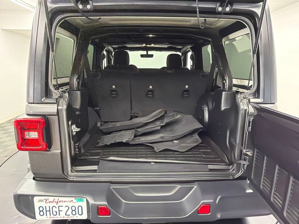 Used 2019 Jeep Wrangler Unlimited Sahara AWD/4WD image 15