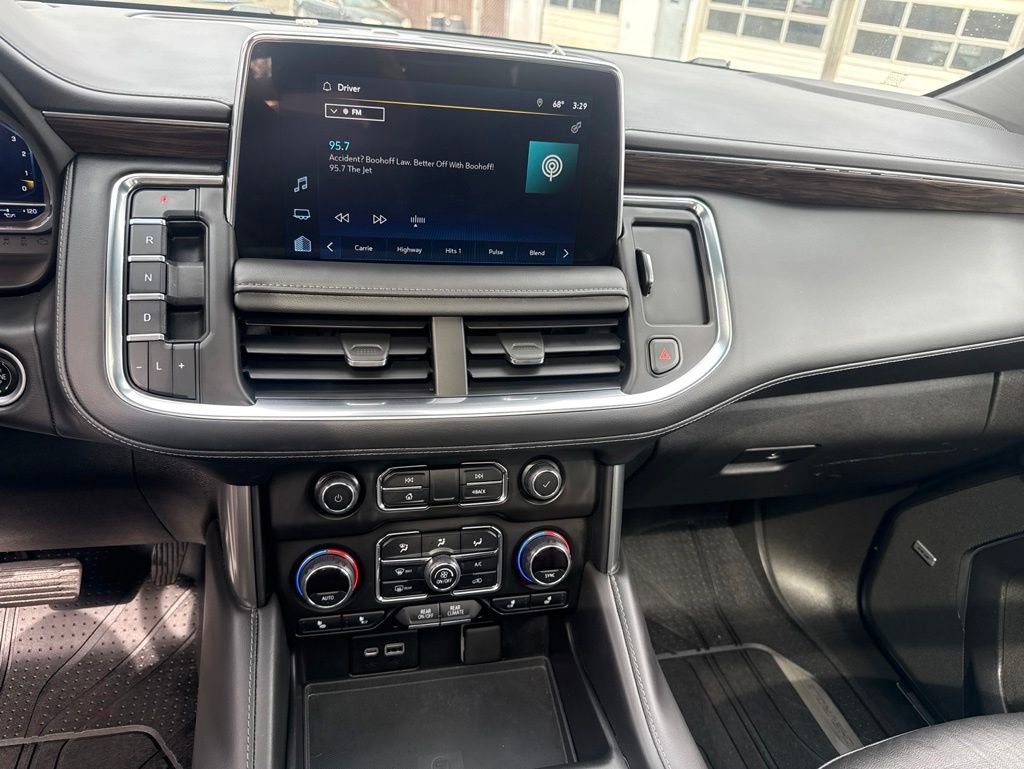 Used 2022 Chevrolet Tahoe Z71 w/ Luxury Package AWD/4WD image 19