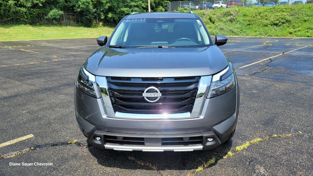 Used 2025 Nissan Pathfinder SL FWD image 4