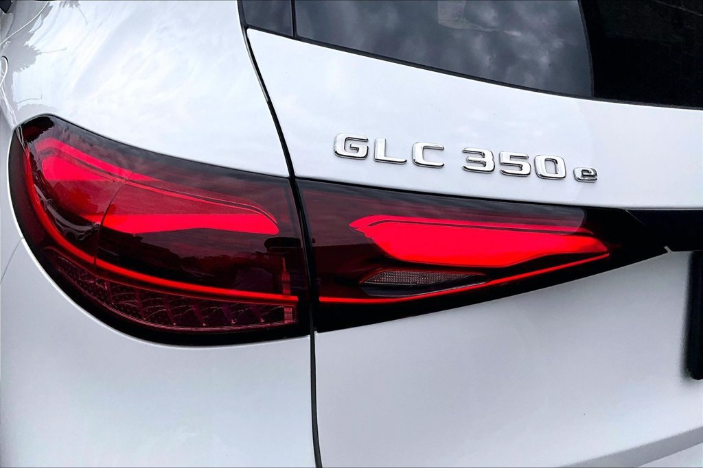 Certified 2025 Mercedes-Benz GLC 350e 4MATIC image 32