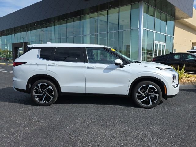 Used 2024 Mitsubishi Outlander SE image 21