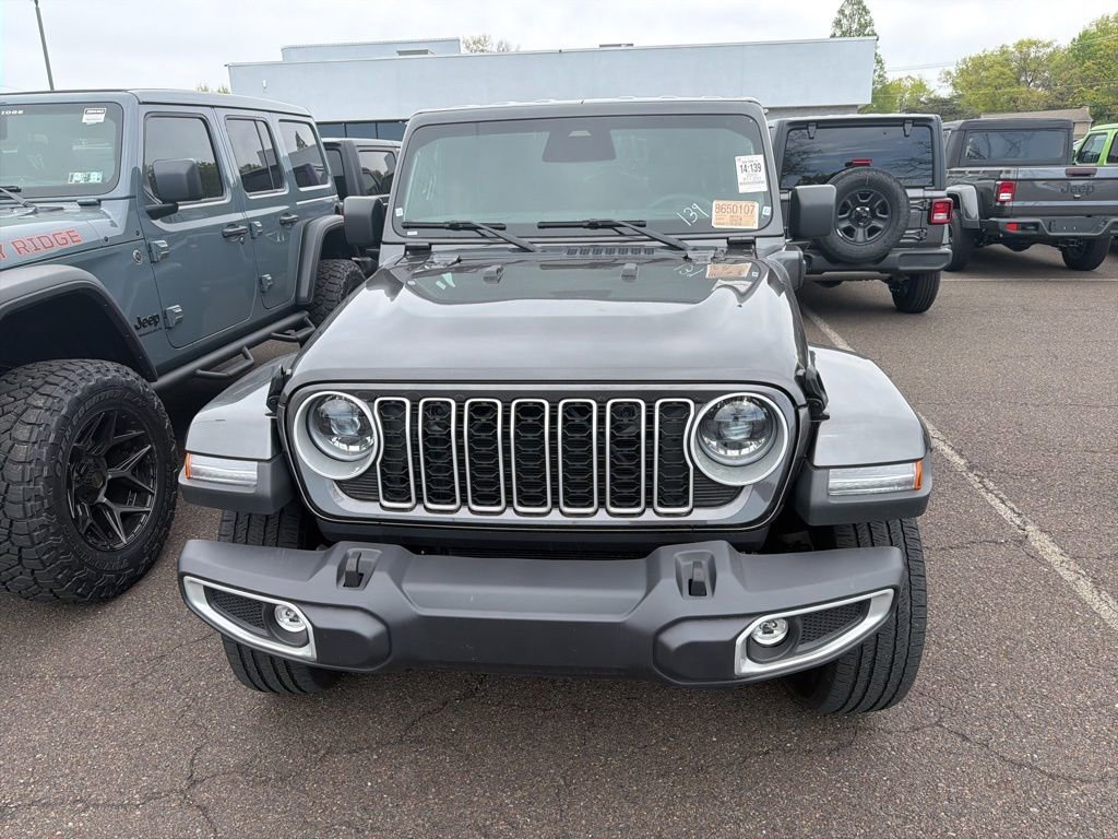 Used 2025 Jeep Wrangler Unlimited Sahara AWD/4WD image 5