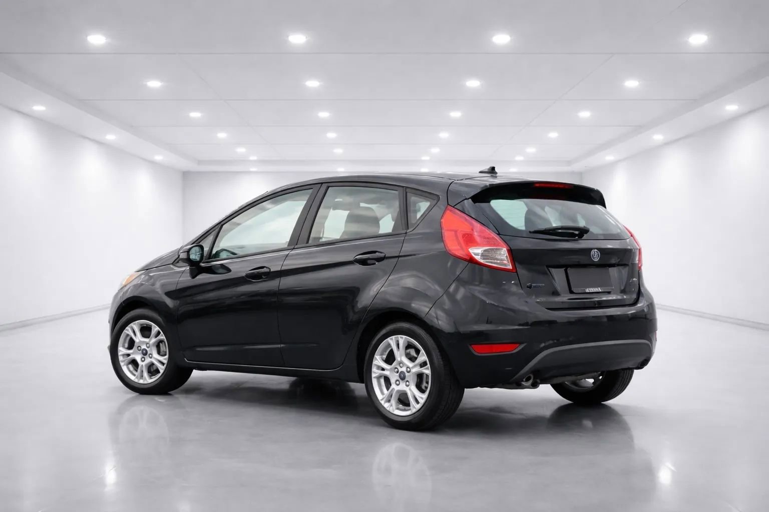 Used 2015 Ford Fiesta SE image 3