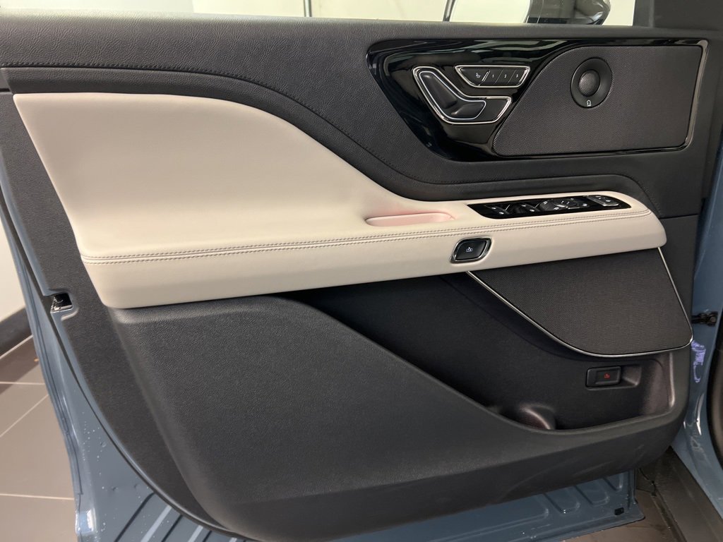 Used 2026 Lincoln Aviator Reserve image 31