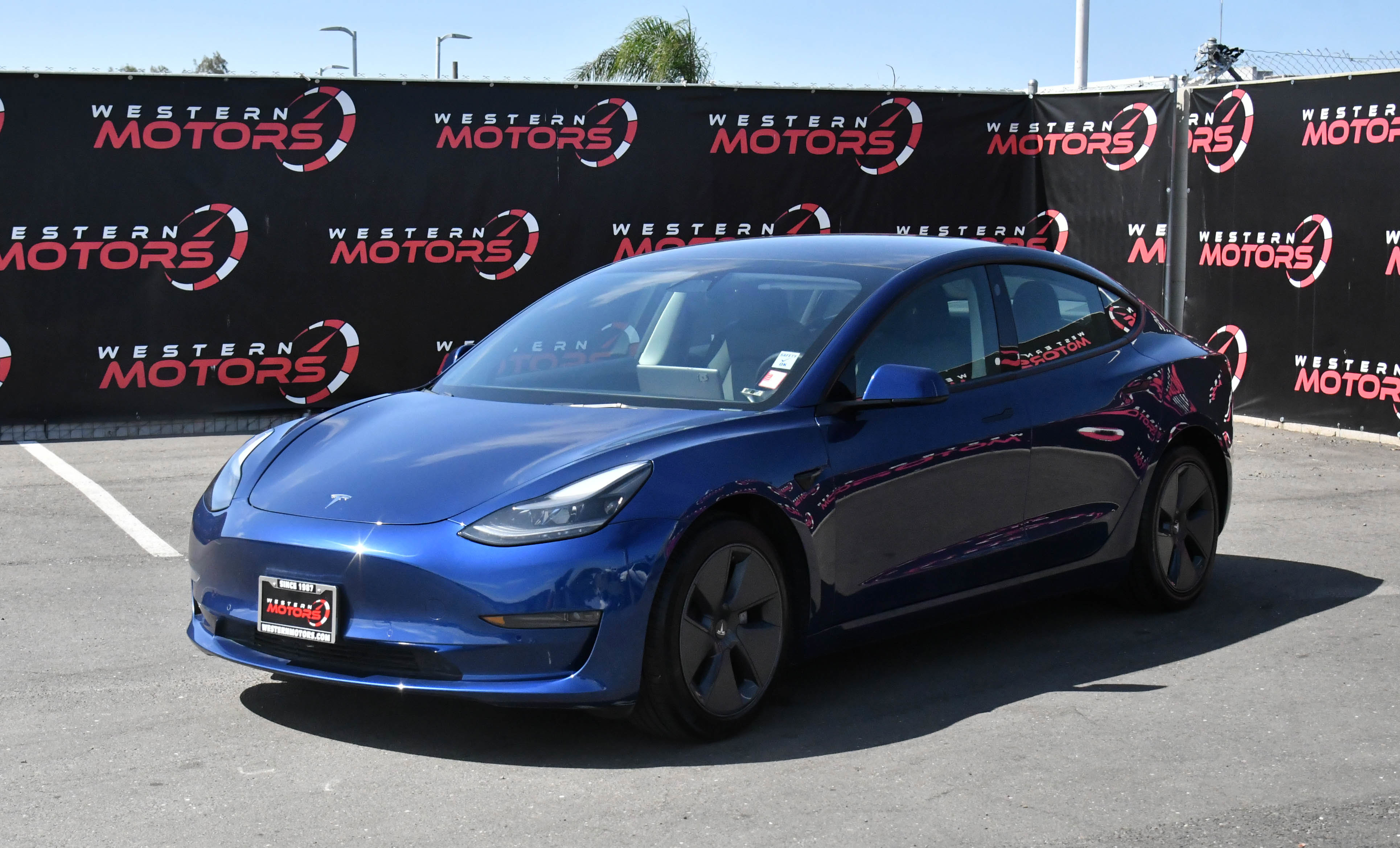Used 2022 Tesla Model 3 Standard Range image 3