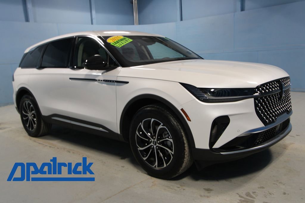 Used 2025 Lincoln Nautilus Premier image 1