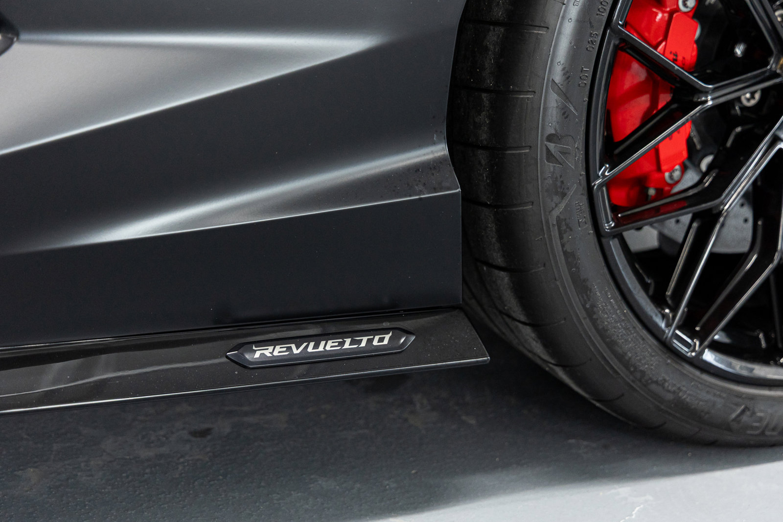 Used 2024 Lamborghini Revuelto image 27