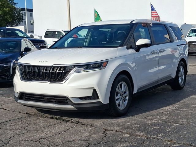 Used 2023 Kia Carnival LX image 2