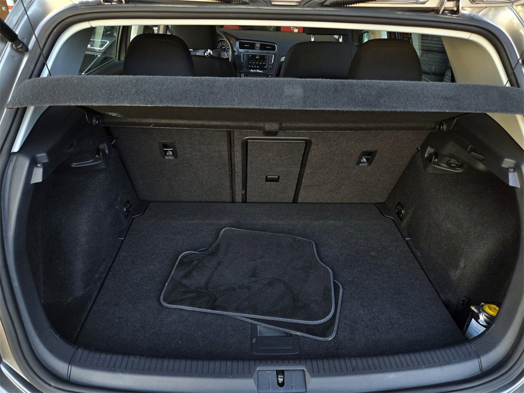 Used 2016 Volkswagen e-Golf SE w/ DC Fast Charging Package image 23