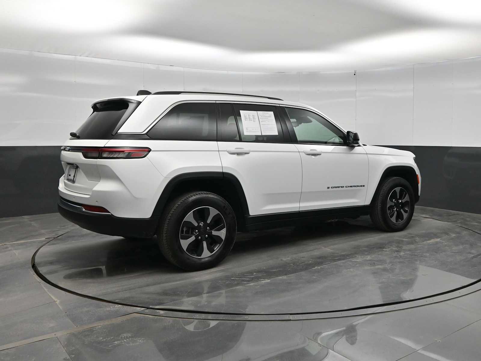 Used 2024 Jeep Grand Cherokee Limited 4xe AWD/4WD image 8
