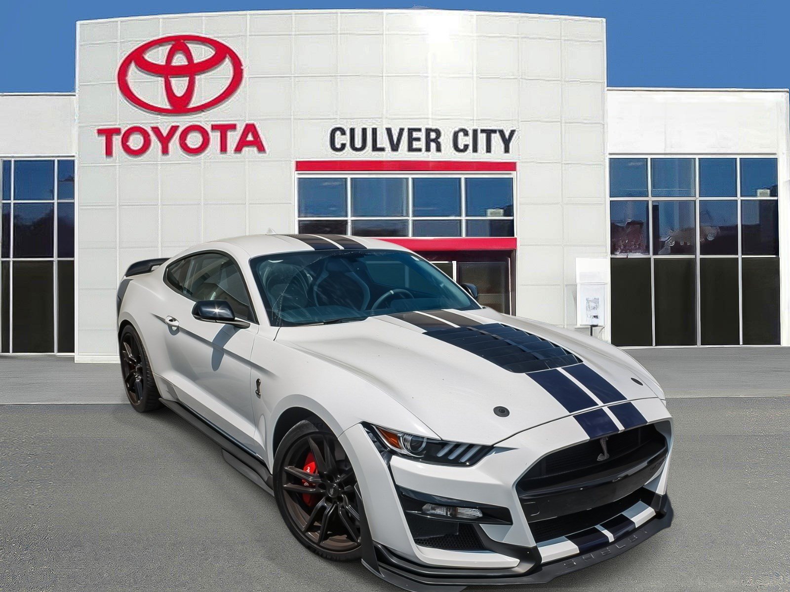 Used 2022 Ford Mustang Shelby GT500 w/ Technology Package RWD image 1
