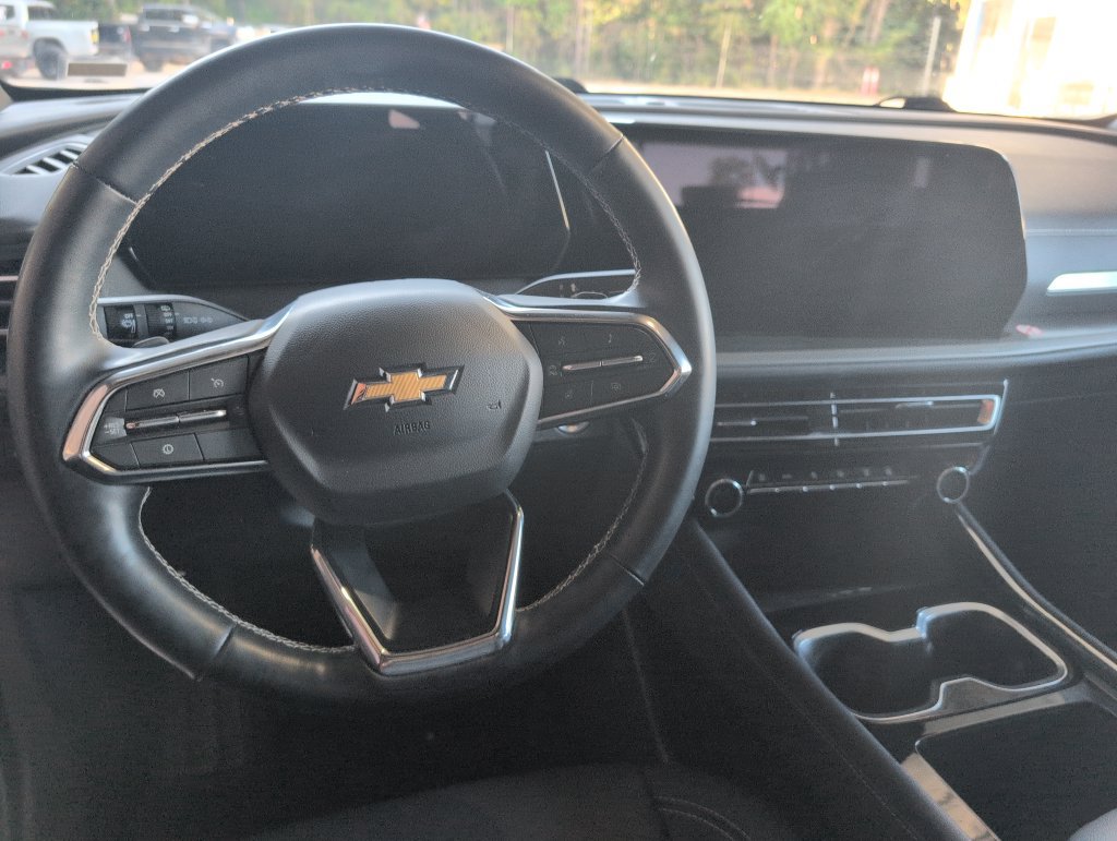 Used 2025 Chevrolet Traverse LT AWD/4WD image 12
