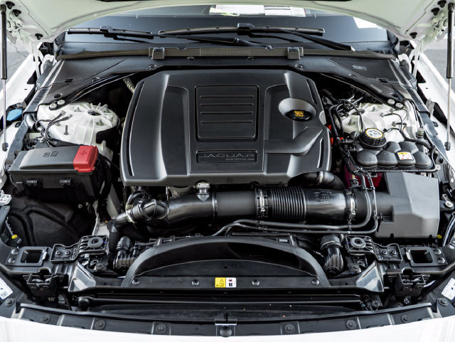 New 2024 Jaguar XF R-Dynamic SE AWD/4WD image 32