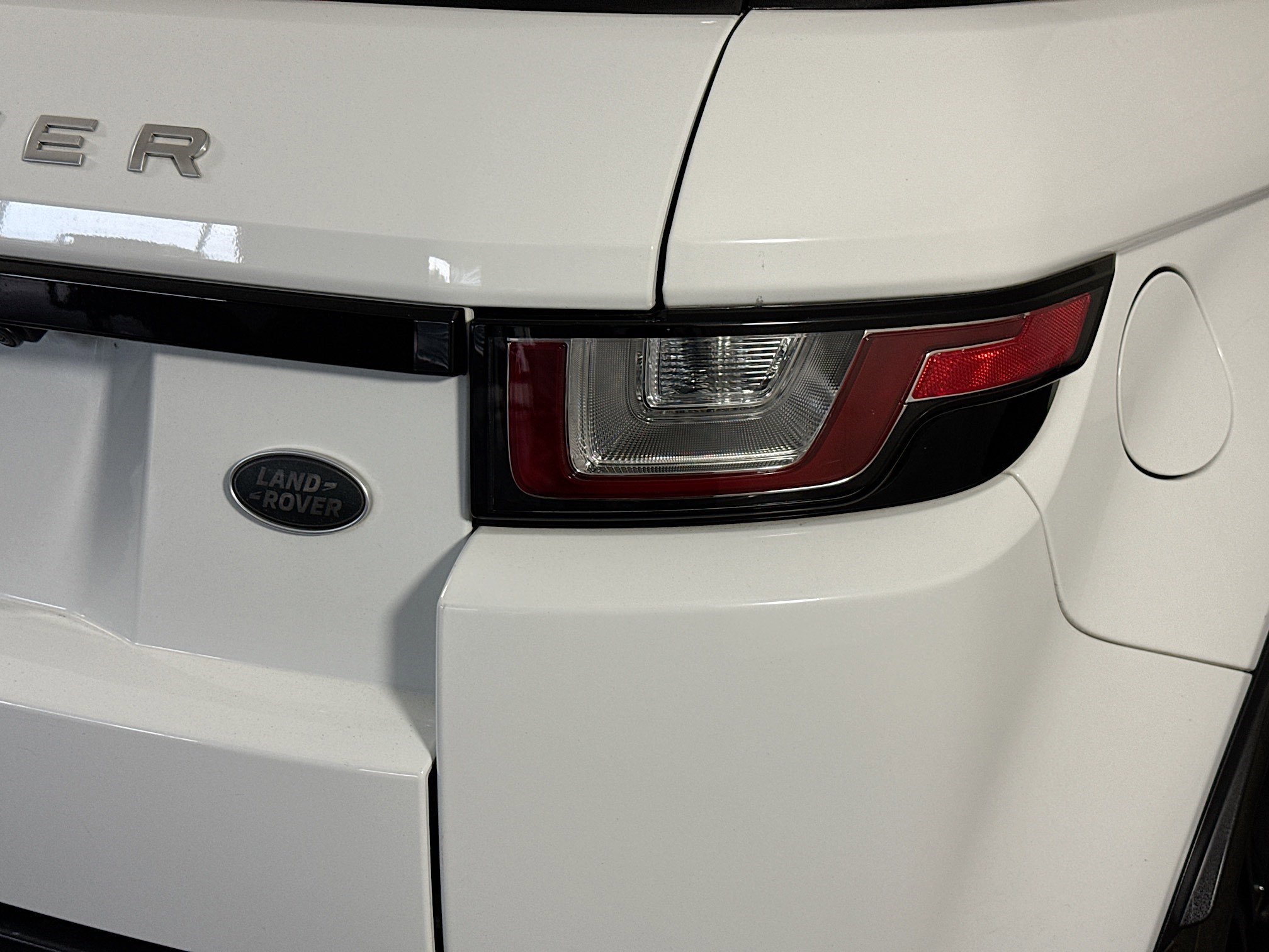 Used 2018 Land Rover Range Rover Evoque SE AWD/4WD image 34