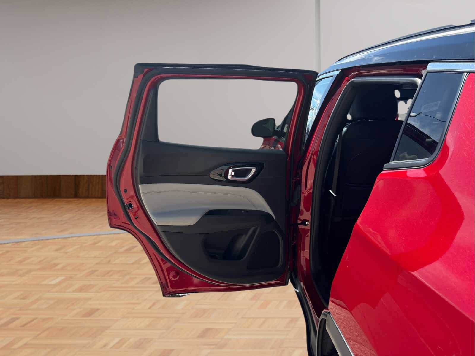Used 2025 Jeep Compass Limited AWD/4WD image 11
