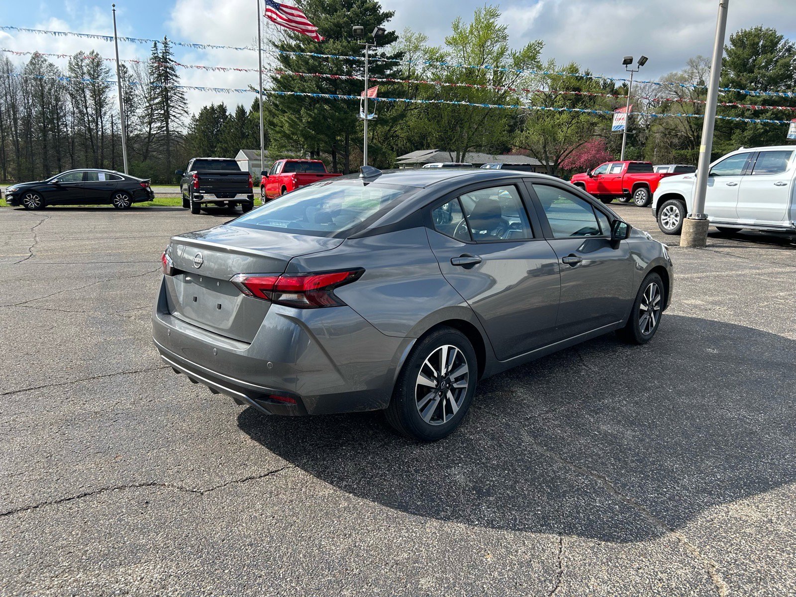 Used 2025 Nissan Versa SV FWD image 3