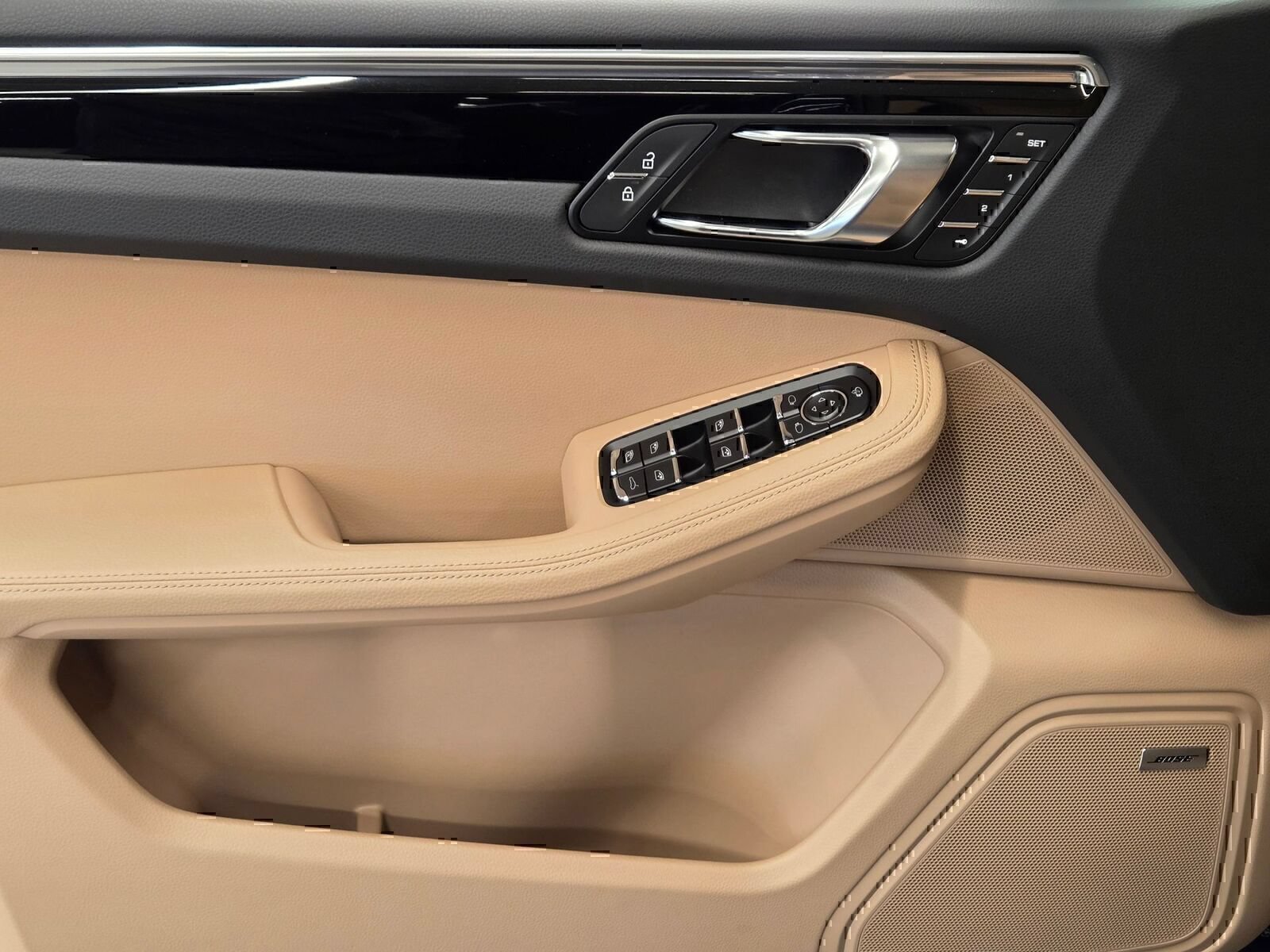 Certified 2026 Porsche Macan AWD/4WD image 14