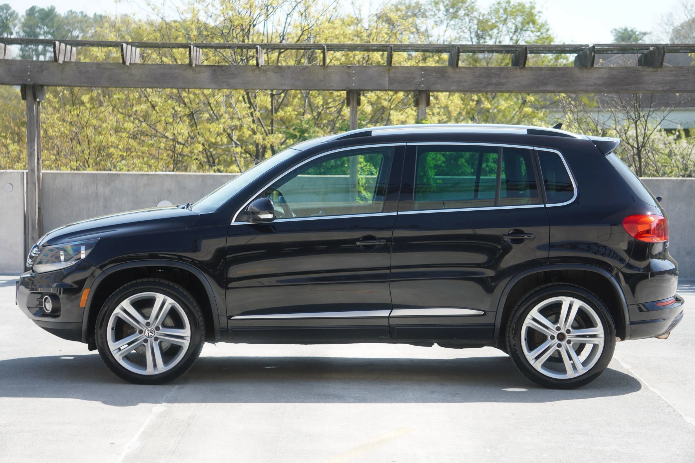 Used 2016 Volkswagen Tiguan R-Line image 6