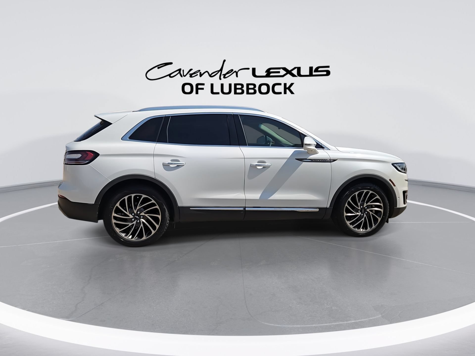 Used 2020 Lincoln Nautilus Reserve w/ Equipment Group 201A FWD image 9