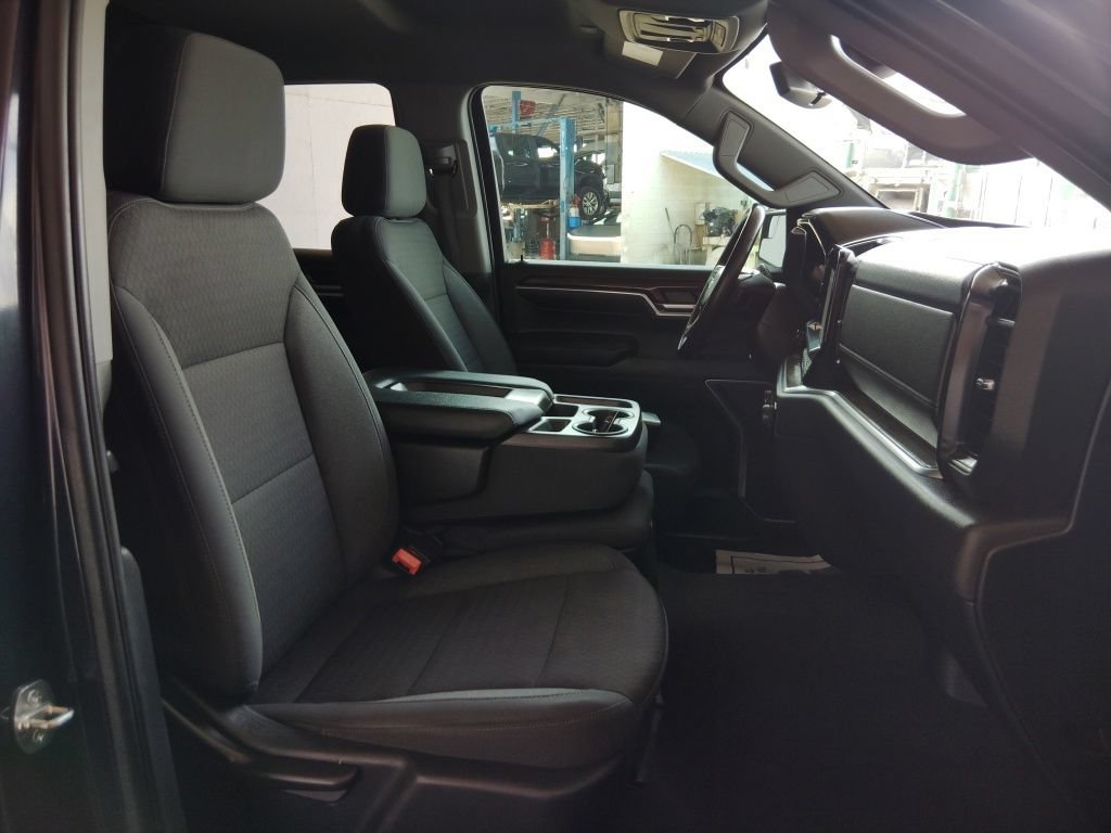 Used 2022 Chevrolet Silverado 1500 RST AWD/4WD image 13