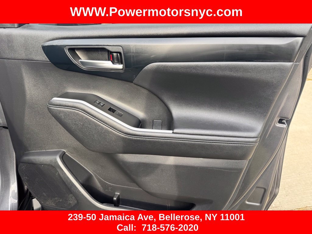 Used 2023 Toyota Highlander XSE AWD/4WD image 25