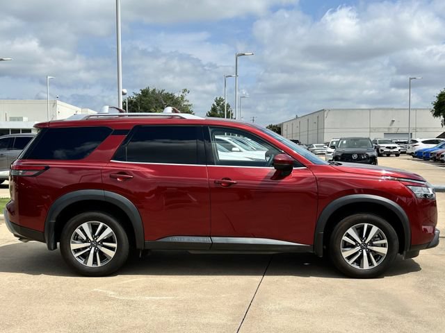 Used 2024 Nissan Pathfinder SL AWD/4WD image 4