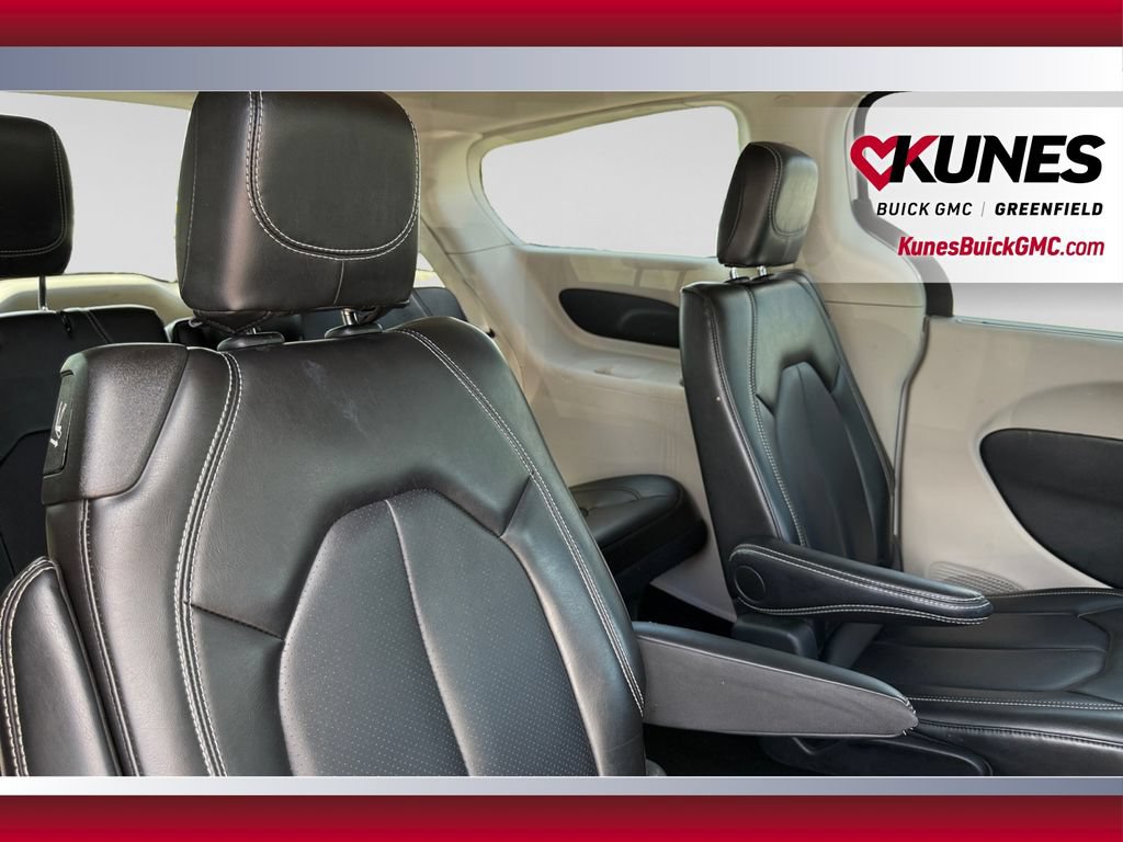Used 2024 Chrysler Pacifica Touring-L FWD image 15
