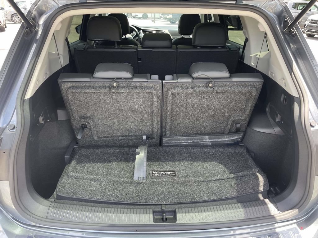 Used 2022 Volkswagen Tiguan SE FWD image 12