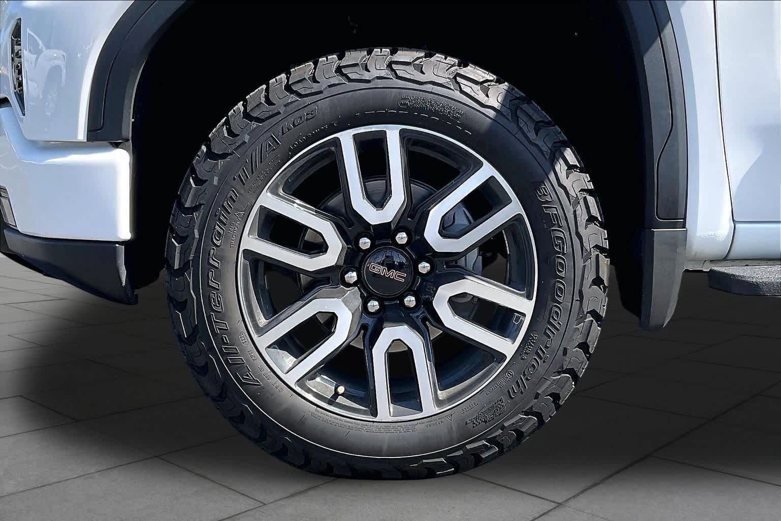 Used 2024 GMC Sierra 1500 AT4 w/ AT4 Premium Package AWD/4WD image 10