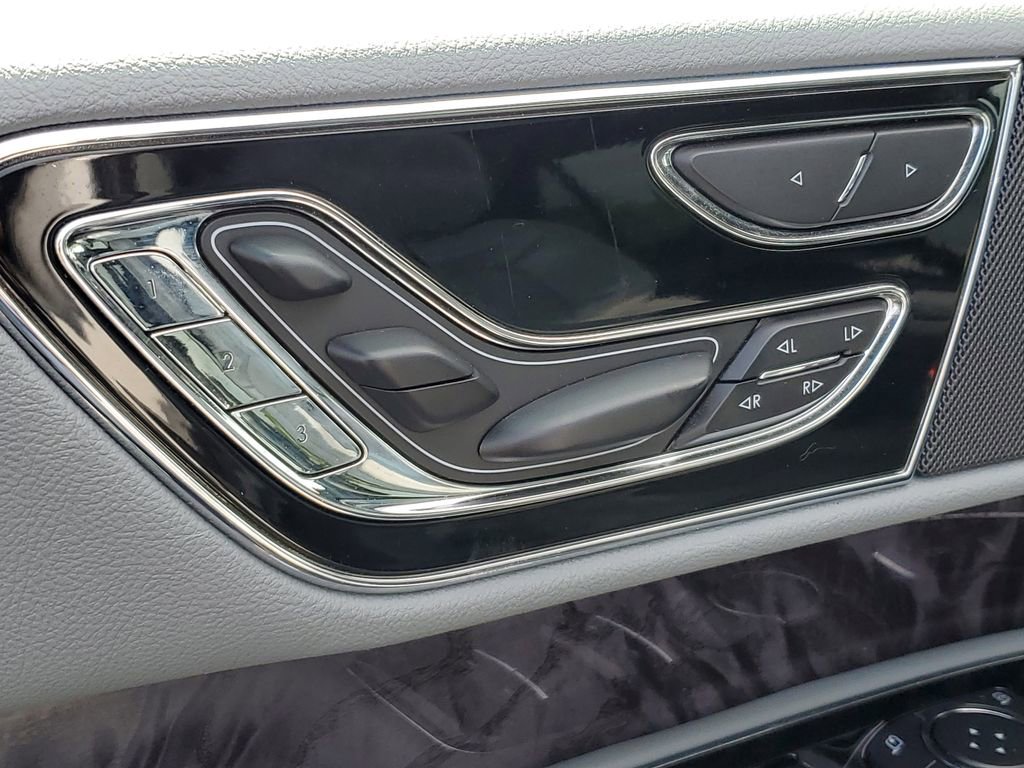 Used 2019 Lincoln Navigator Reserve w/ Cargo Package AWD/4WD image 23