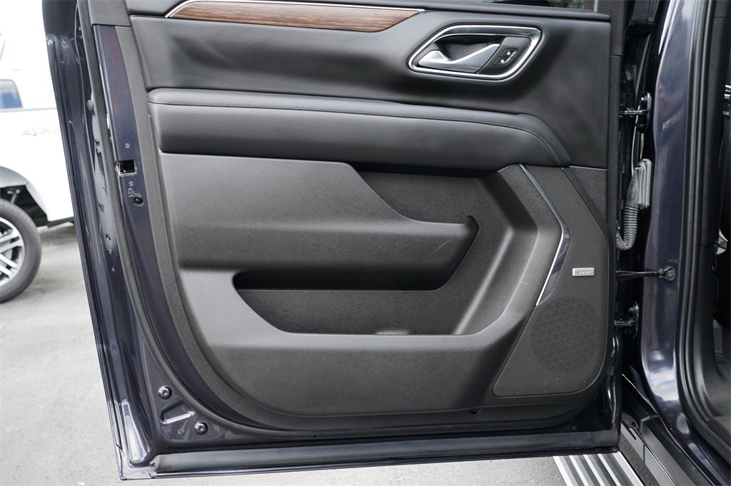 Used 2023 Chevrolet Suburban High Country image 19
