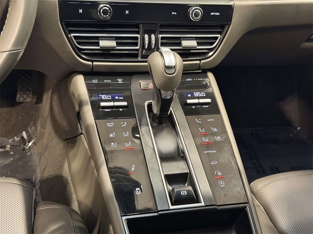 Used 2025 Porsche Macan image 17