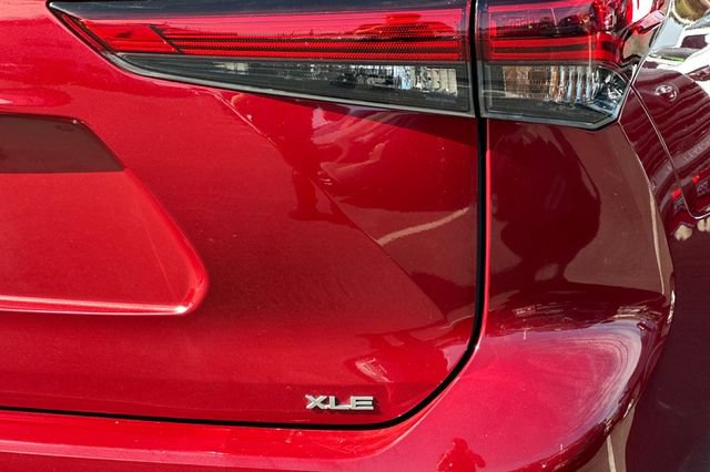 Used 2023 Toyota Highlander XLE FWD image 32