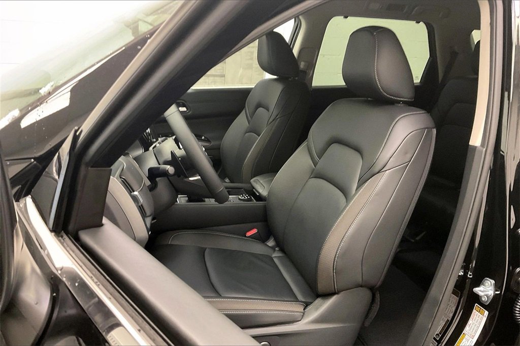 Certified 2025 Nissan Pathfinder SL image 17
