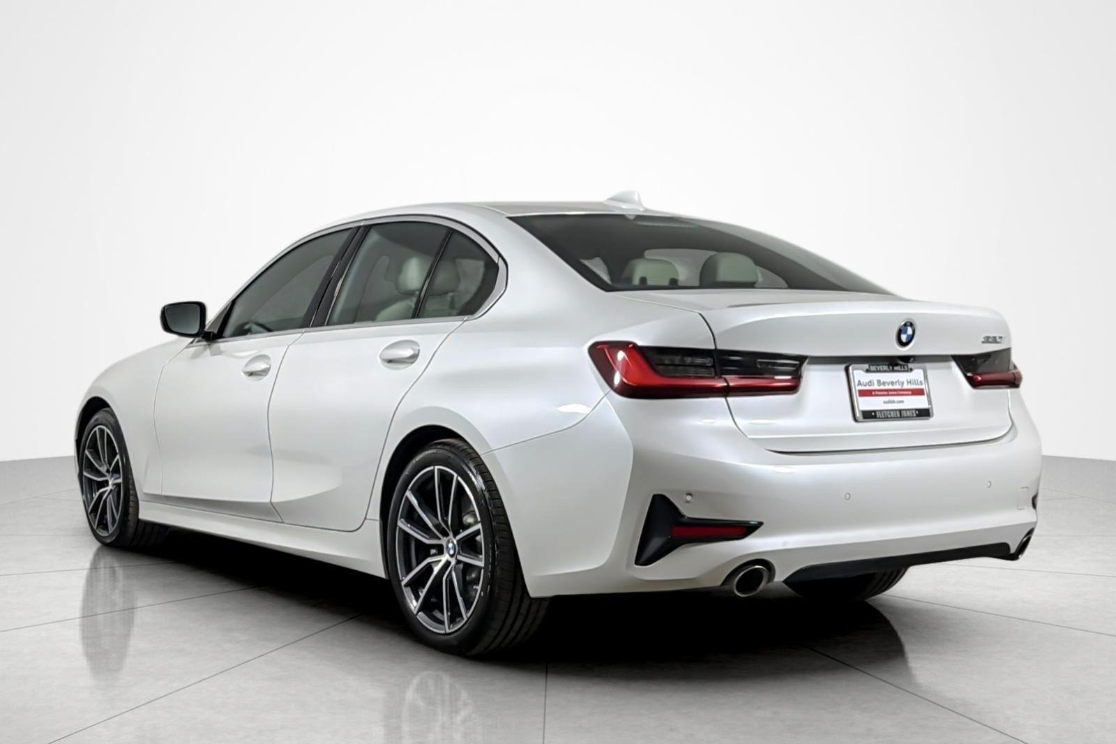 Used 2021 BMW 330i Sedan w/ Convenience Package RWD image 3